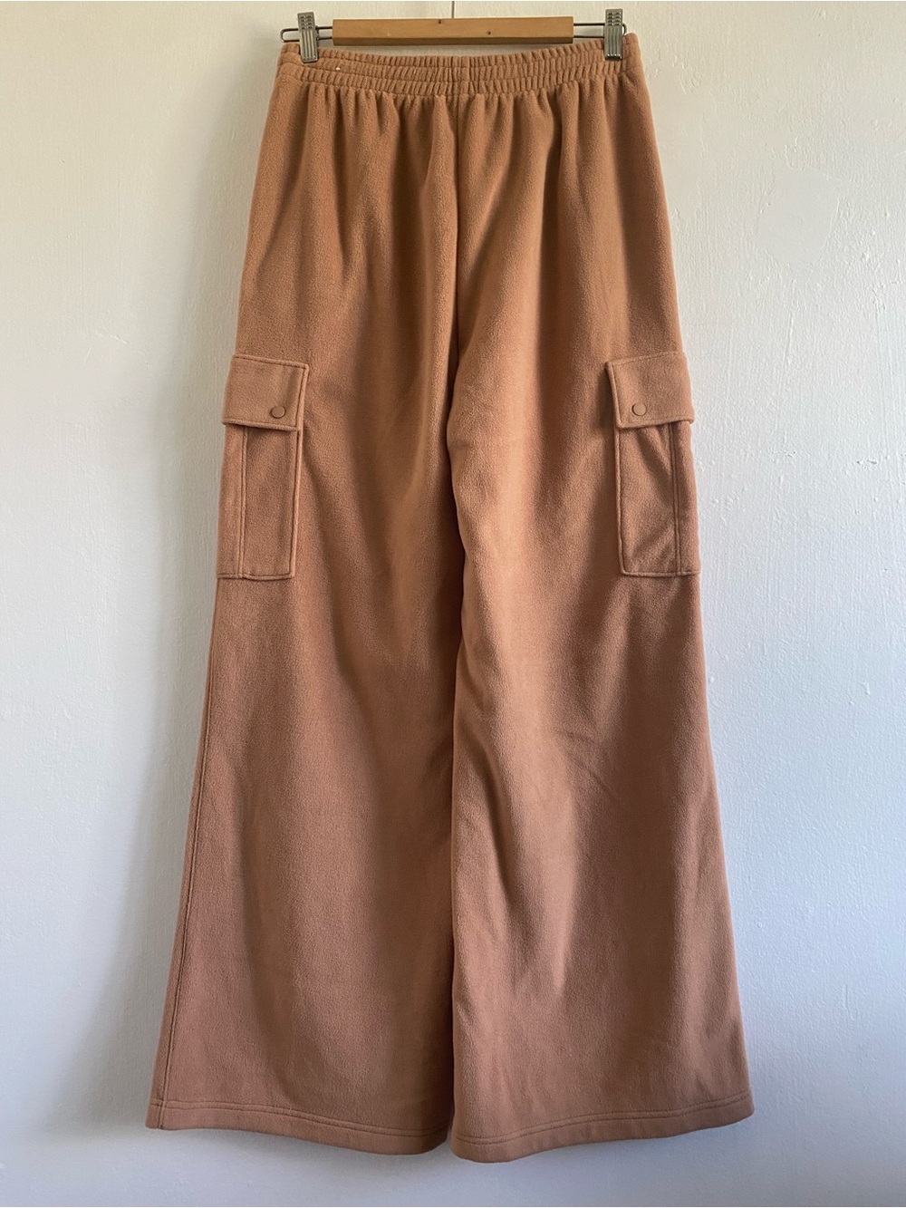 NWOT Victoria's Secret PINK Polar Fleece Wide Leg Tan Cargo Pants-Size Medium - Picture 6 of 8